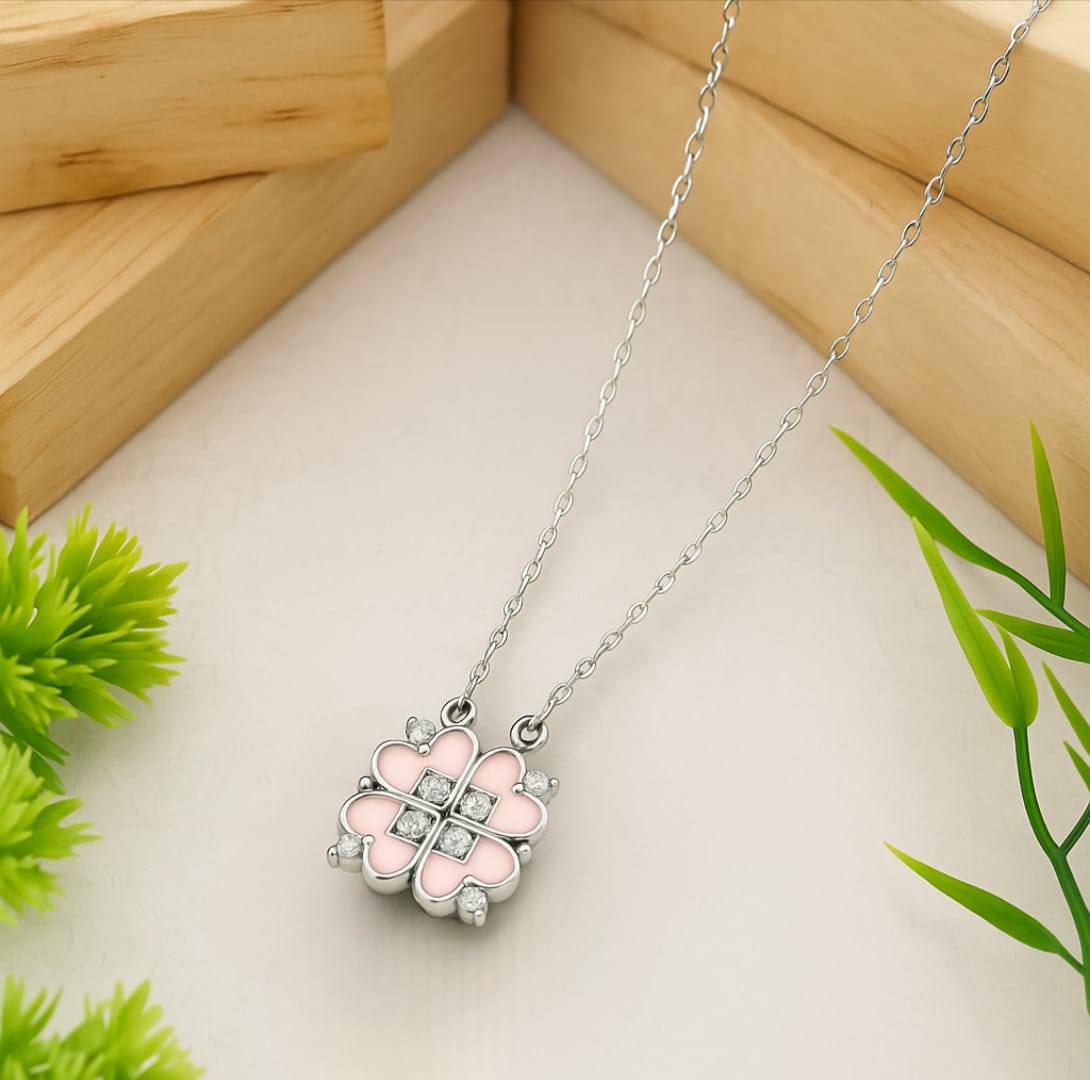 LUNA CLOVER PENDANT
