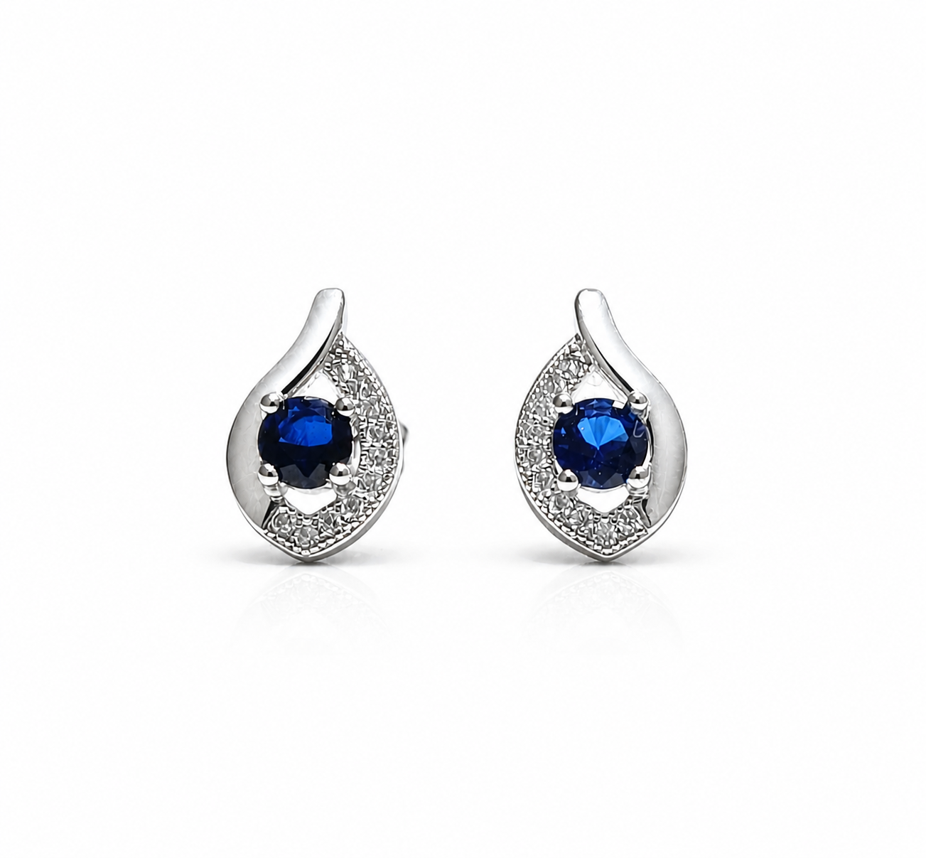 ARTIC SAPPHIRE STUDS