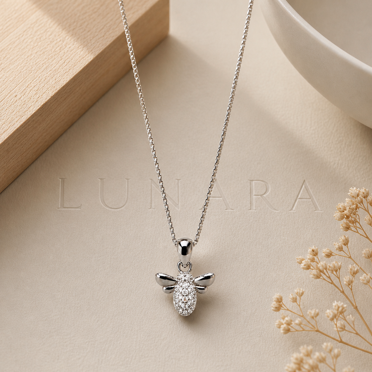 LUMEBEE NECKLACE